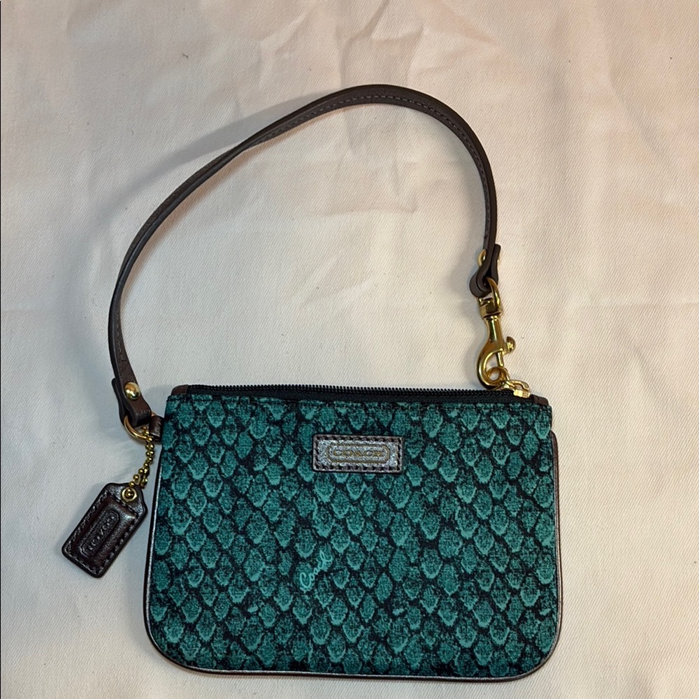 EUC. Coach Taylor small wristlet/clutch